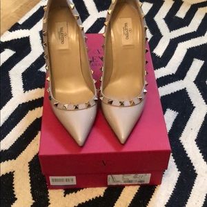 Valentino pump